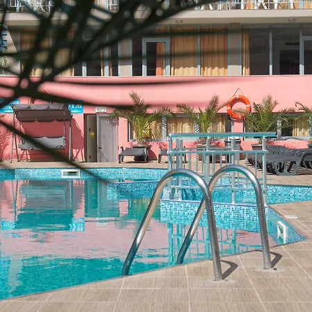 Tia Maria فندق 3*